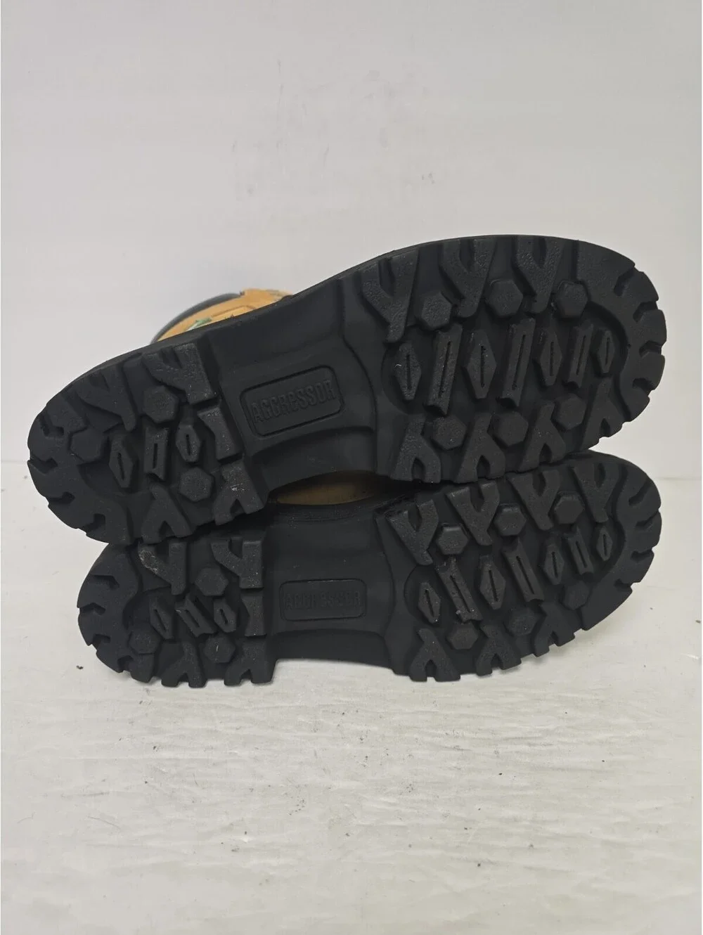 AGGRESSOR Men's 8